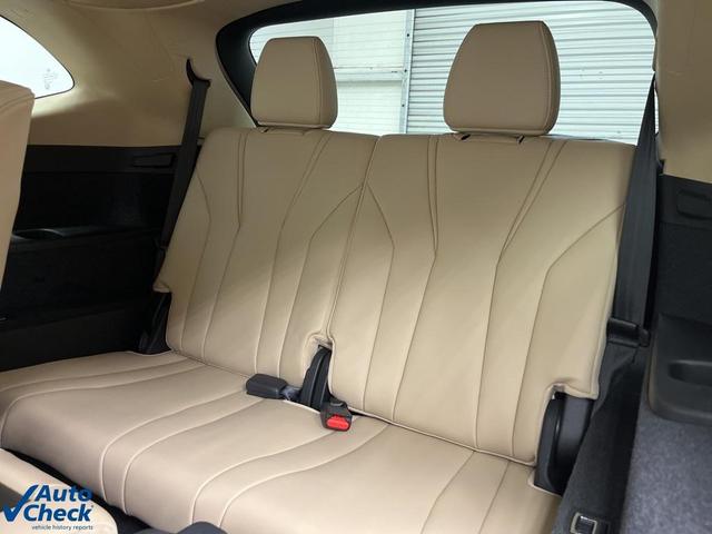 Photo of 2022 White Acura MDX