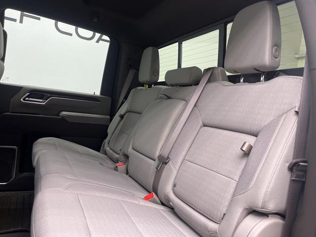Photo of 2025 Summit White GMC Sierra 2500