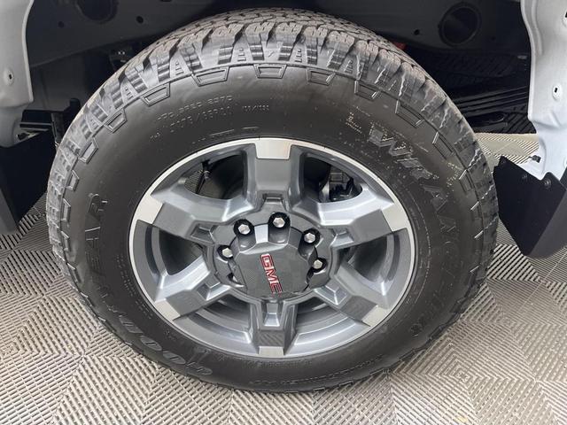 Photo of 2025 Summit White GMC Sierra 2500