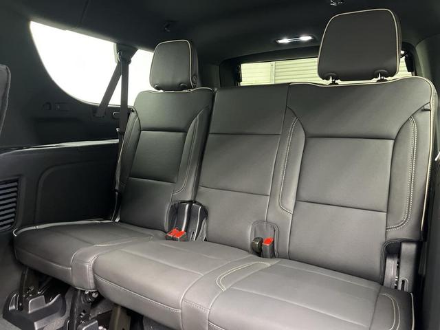 Photo of 2025 Summit White GMC Yukon XL