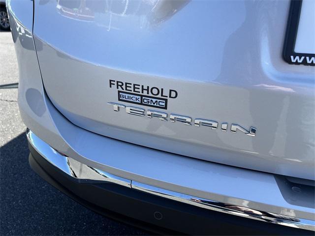 Photo of 2022 Quicksilver Metallic GMC Terrain