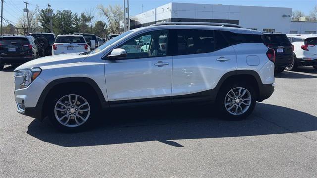 Photo of 2022 Quicksilver Metallic GMC Terrain