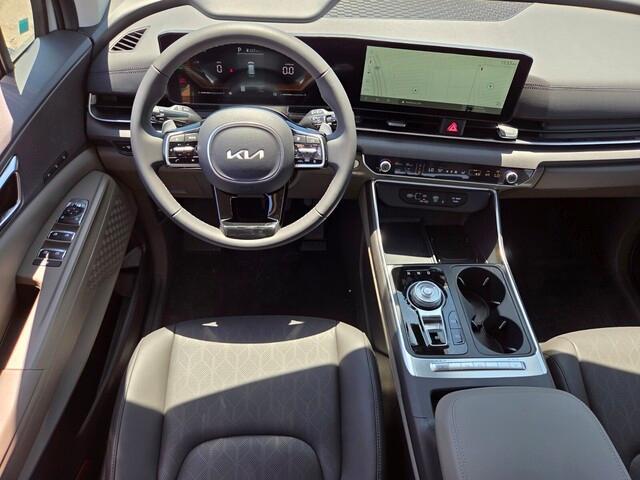 Photo of 2026 Silver Kia Carnival Hybrid