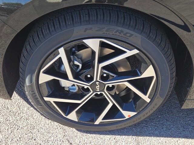 Photo of 2025 Black Kia K5
