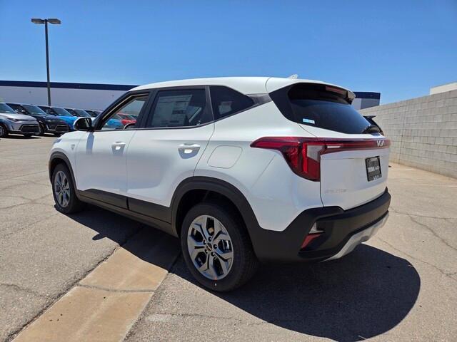 Photo of 2026 White Kia Seltos