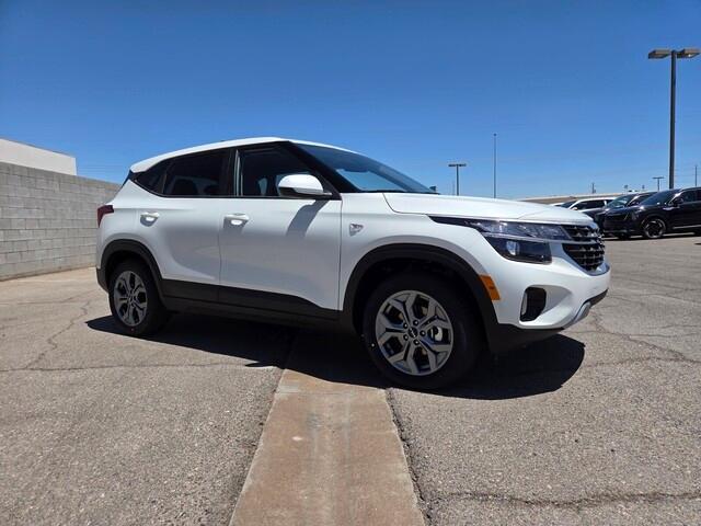 Photo of 2026 White Kia Seltos
