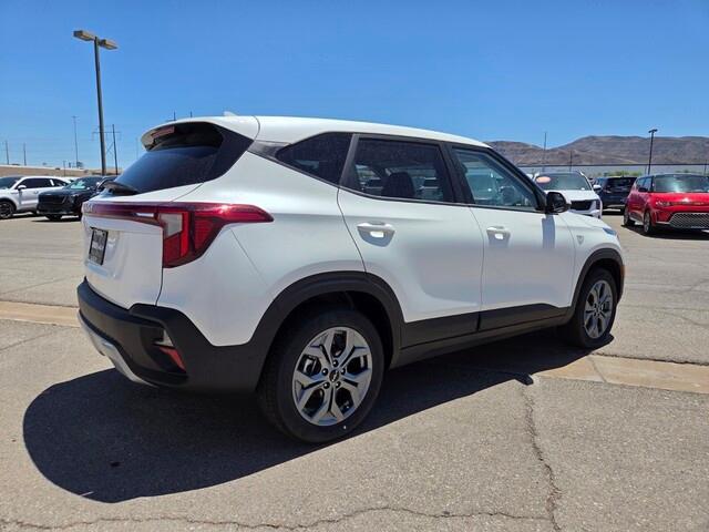 Photo of 2026 White Kia Seltos