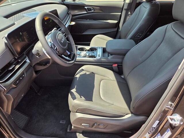 Photo of 2026 Gray Kia Carnival Hybrid