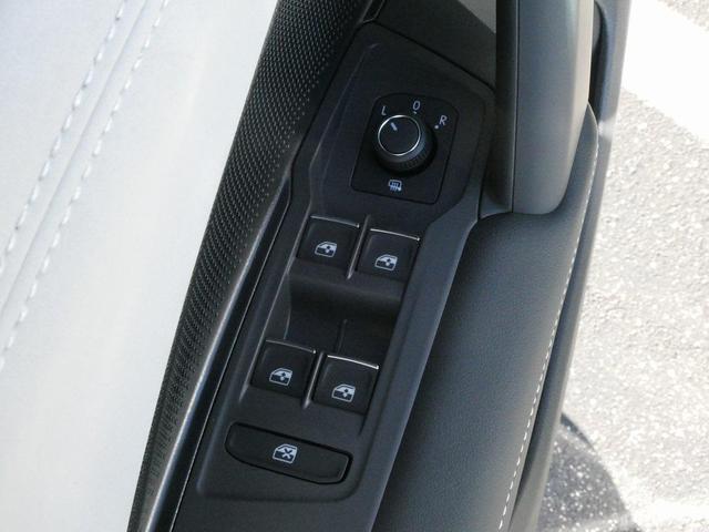 Photo of 2025 Pure White Volkswagen Tiguan