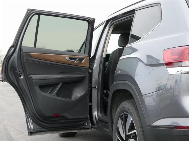 Photo of 2025 Gray Volkswagen Atlas