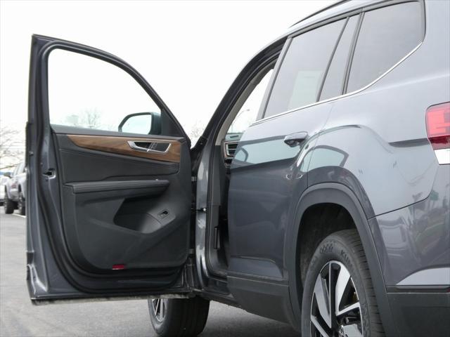 Photo of 2025 Gray Volkswagen Atlas