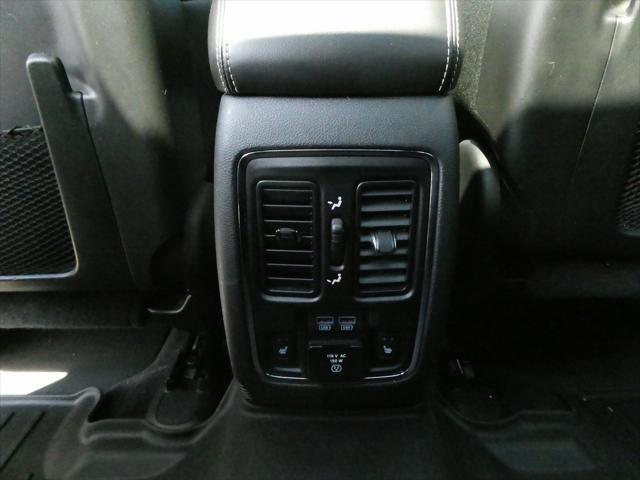 Photo of 2017 Bright White Clearcoat Jeep Grand Cherokee