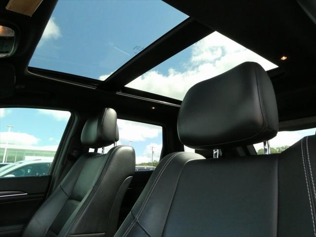 Photo of 2017 Bright White Clearcoat Jeep Grand Cherokee