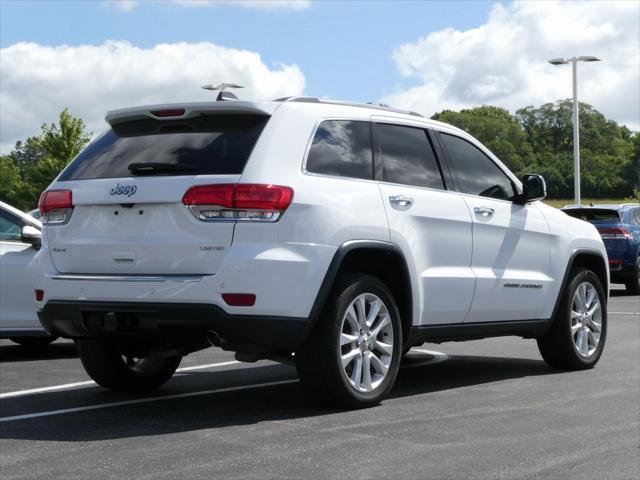 Photo of 2017 Bright White Clearcoat Jeep Grand Cherokee