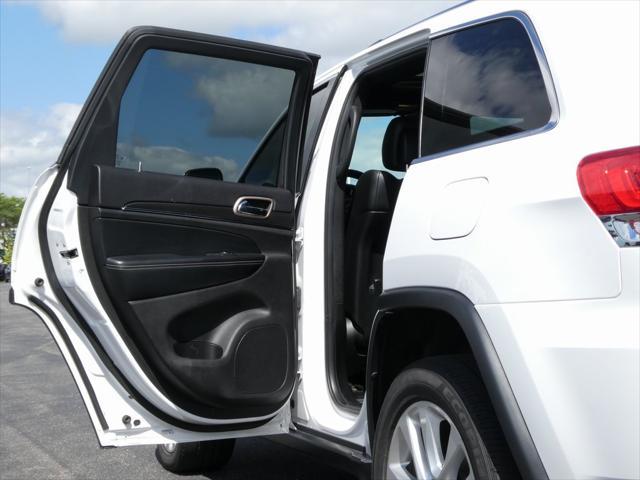 Photo of 2017 Bright White Clearcoat Jeep Grand Cherokee