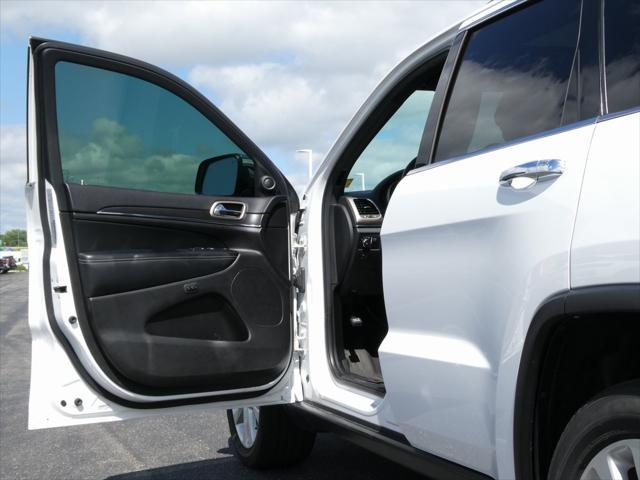 Photo of 2017 Bright White Clearcoat Jeep Grand Cherokee