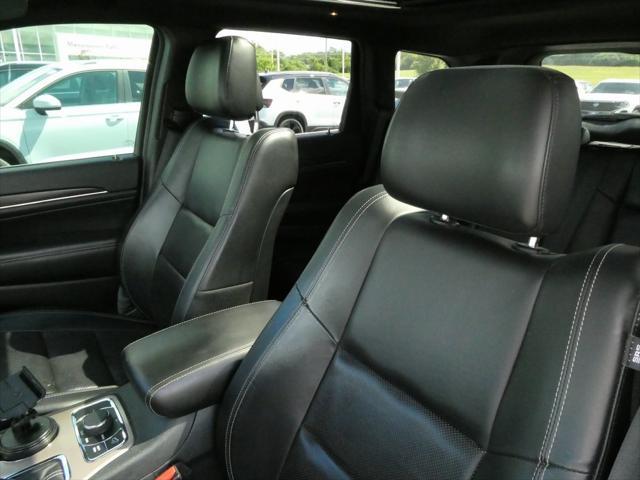 Photo of 2017 Bright White Clearcoat Jeep Grand Cherokee