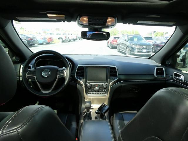 Photo of 2017 Bright White Clearcoat Jeep Grand Cherokee
