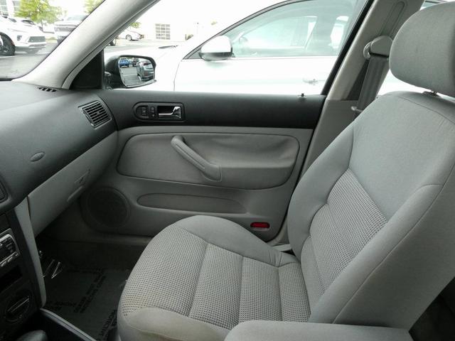 Photo of 2006 Black Volkswagen Golf