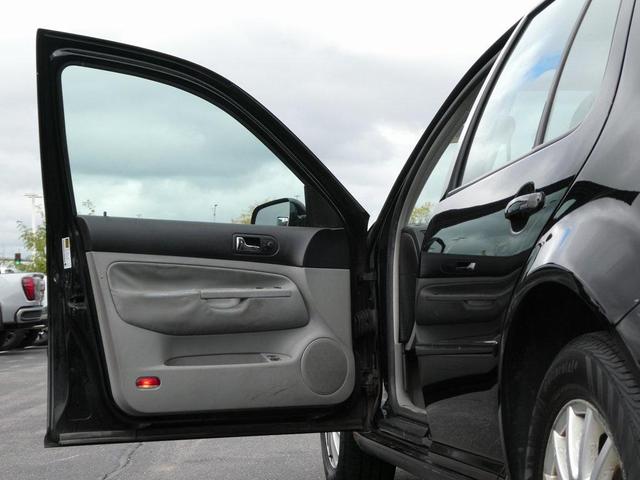 Photo of 2006 Black Volkswagen Golf