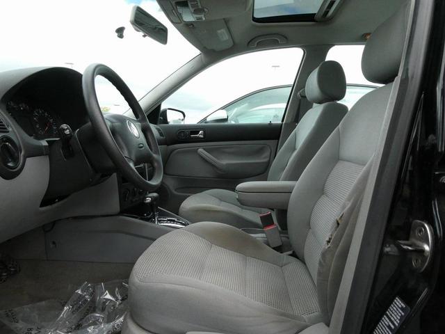 Photo of 2006 Black Volkswagen Golf