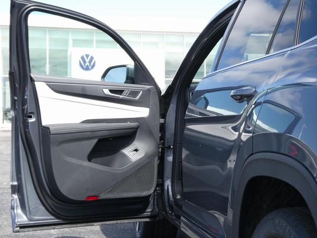 Photo of 2025 Gray Volkswagen Atlas Cross Sport