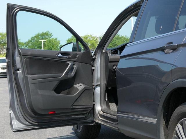 Photo of 2018 Platinum Gray Metallic Volkswagen Tiguan