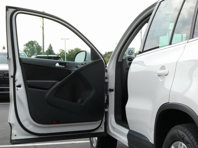 Photo of 2013 Candy White Volkswagen Tiguan