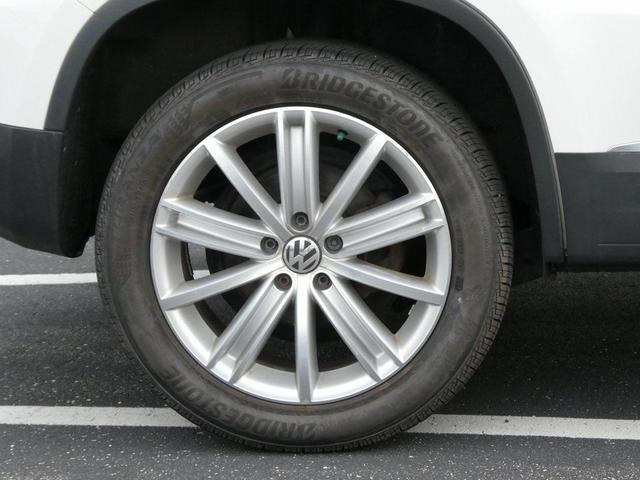 Photo of 2013 Candy White Volkswagen Tiguan