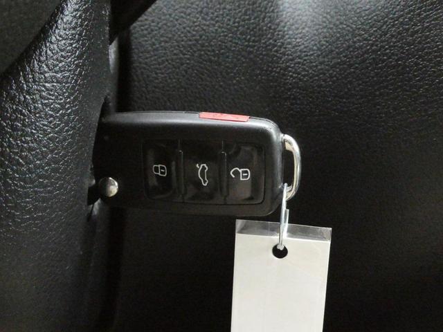 Photo of 2013 Candy White Volkswagen Tiguan