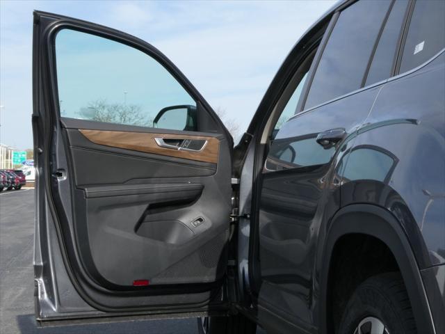 Photo of 2025 Gray Volkswagen Atlas