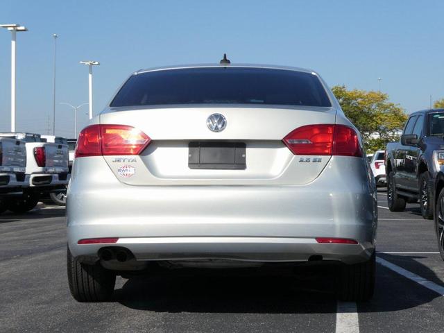 Photo of 2011 White Gold Metallic Volkswagen Jetta