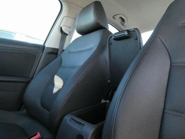 Photo of 2011 White Gold Metallic Volkswagen Jetta