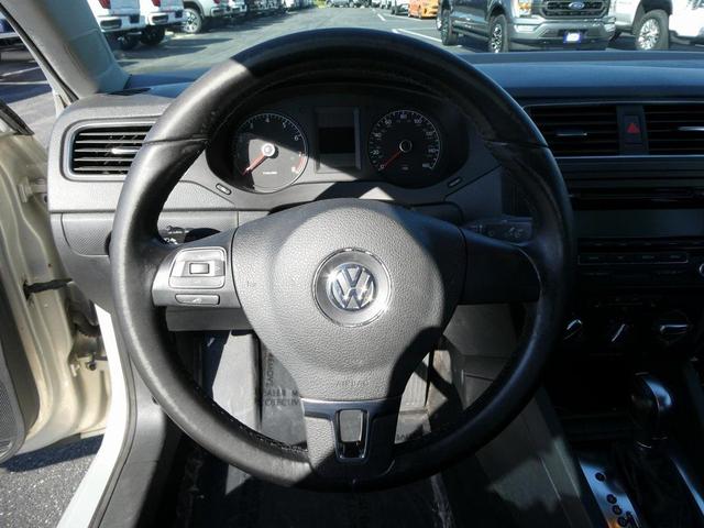 Photo of 2011 White Gold Metallic Volkswagen Jetta