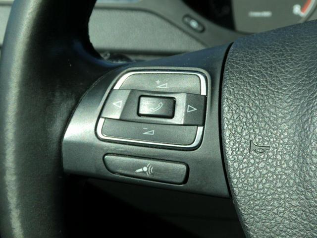 Photo of 2011 White Gold Metallic Volkswagen Jetta