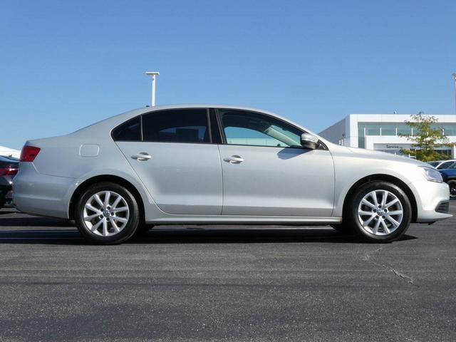 Photo of 2011 White Gold Metallic Volkswagen Jetta