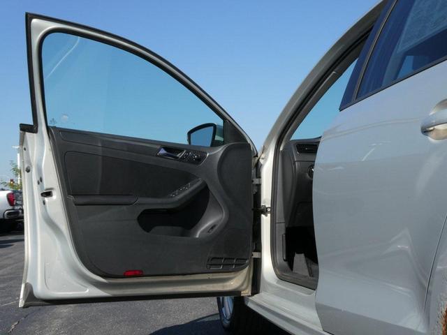 Photo of 2011 White Gold Metallic Volkswagen Jetta