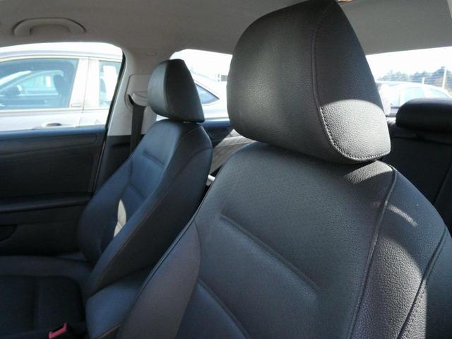 Photo of 2011 White Gold Metallic Volkswagen Jetta