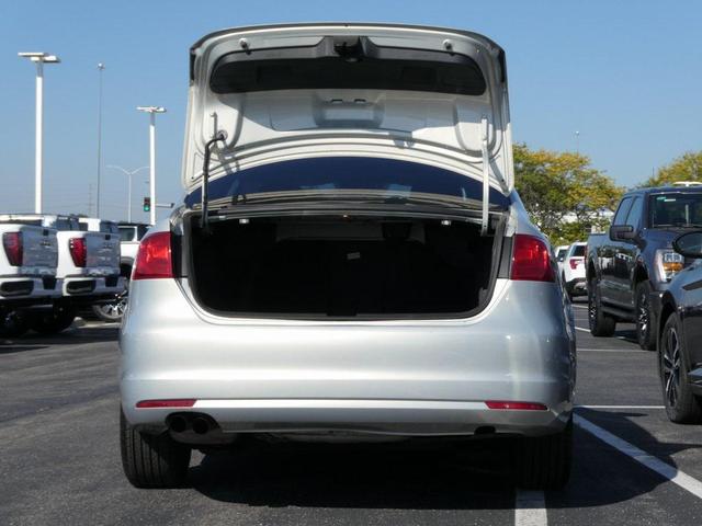 Photo of 2011 White Gold Metallic Volkswagen Jetta