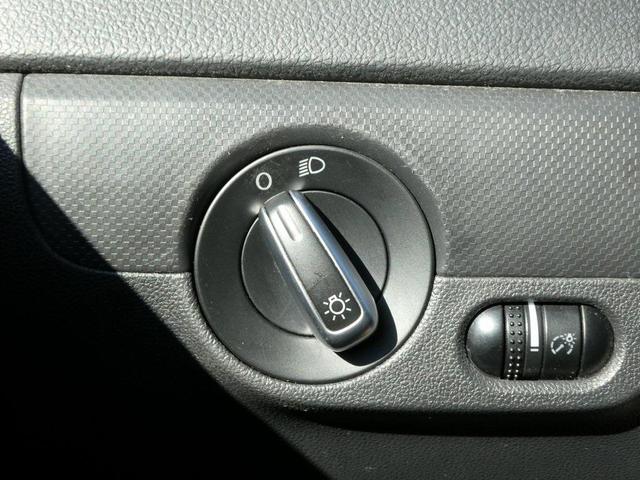 Photo of 2011 White Gold Metallic Volkswagen Jetta