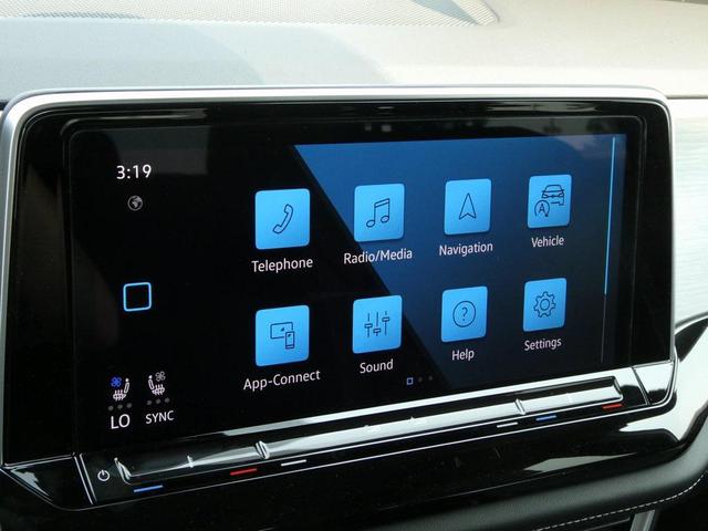 Photo of 2025 Pure White Volkswagen Atlas Cross Sport