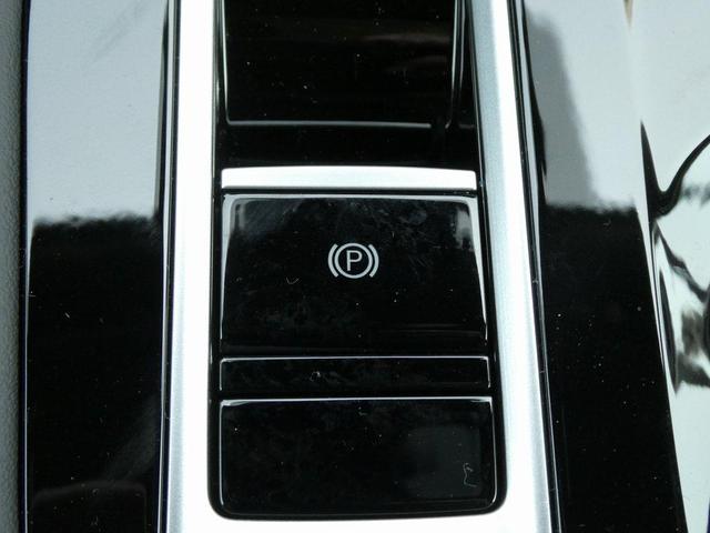 Photo of 2025 Pure White Volkswagen Atlas Cross Sport