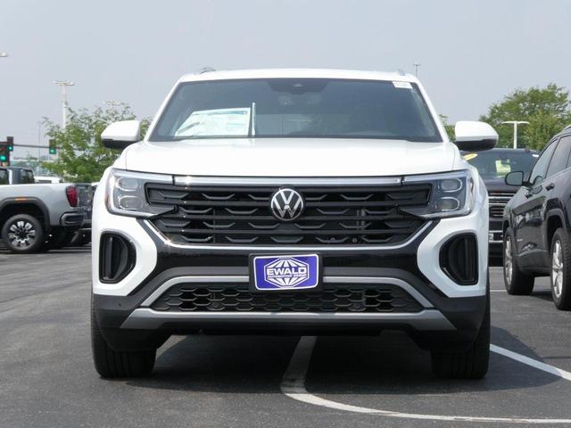Photo of 2025 Pure White Volkswagen Atlas Cross Sport