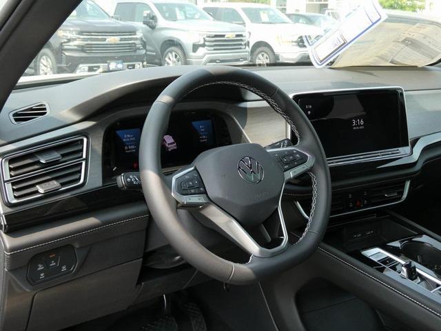 Photo of 2025 Pure White Volkswagen Atlas Cross Sport