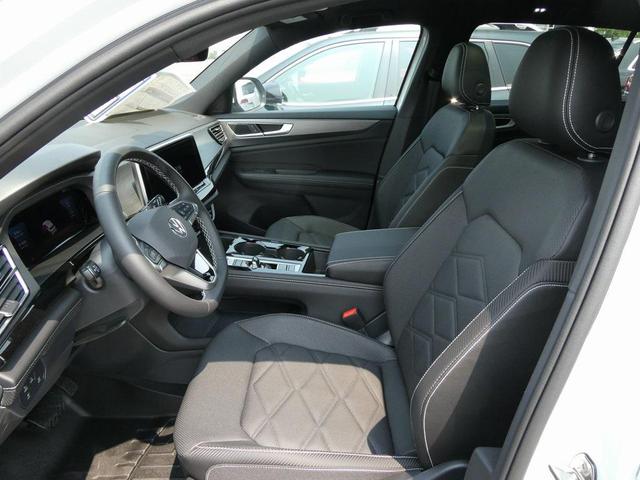 Photo of 2025 Pure White Volkswagen Atlas Cross Sport