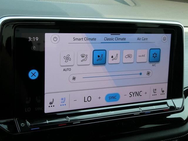Photo of 2025 Pure White Volkswagen Atlas Cross Sport