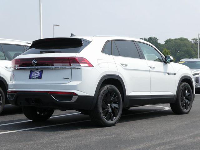 Photo of 2025 Pure White Volkswagen Atlas Cross Sport