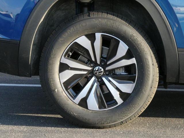 Photo of 2026 mountain lake blue metallic Volkswagen Atlas Cross Sport
