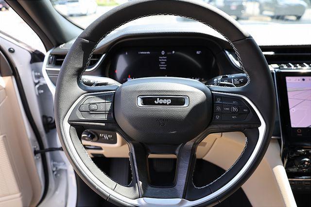 Photo of 2025 Bright White Clearcoat Jeep Grand Cherokee L
