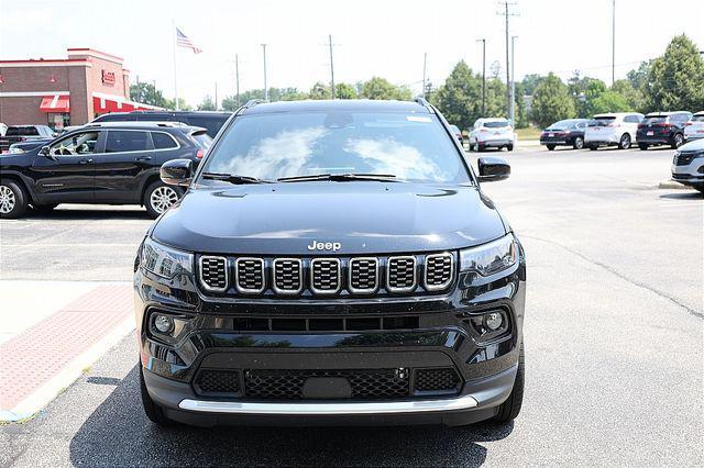 Photo of 2025 Diamond Black Crystal Pearlcoat Jeep Compass